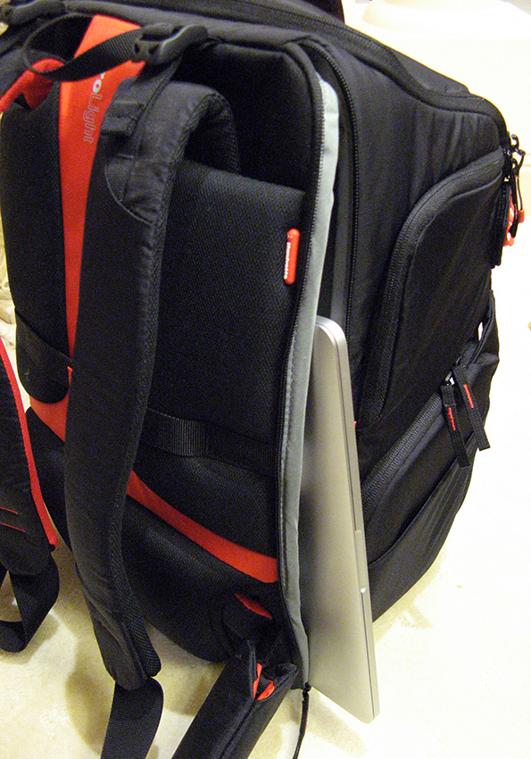 Manfrotto PL-3N1-36 Camera backpack laptop compartment.